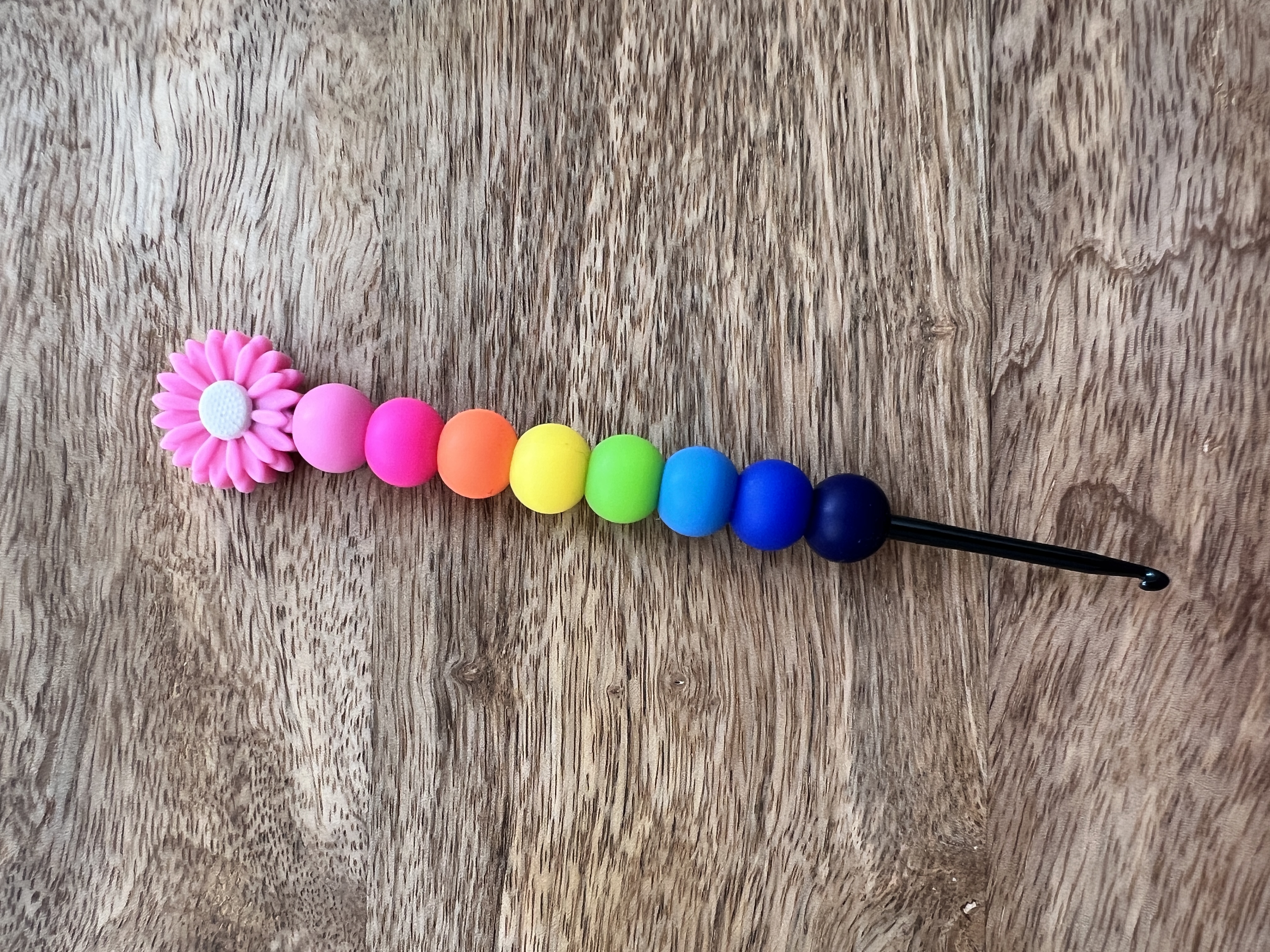 Designový háček 3mm/3,5mm- sedmikráska růžová