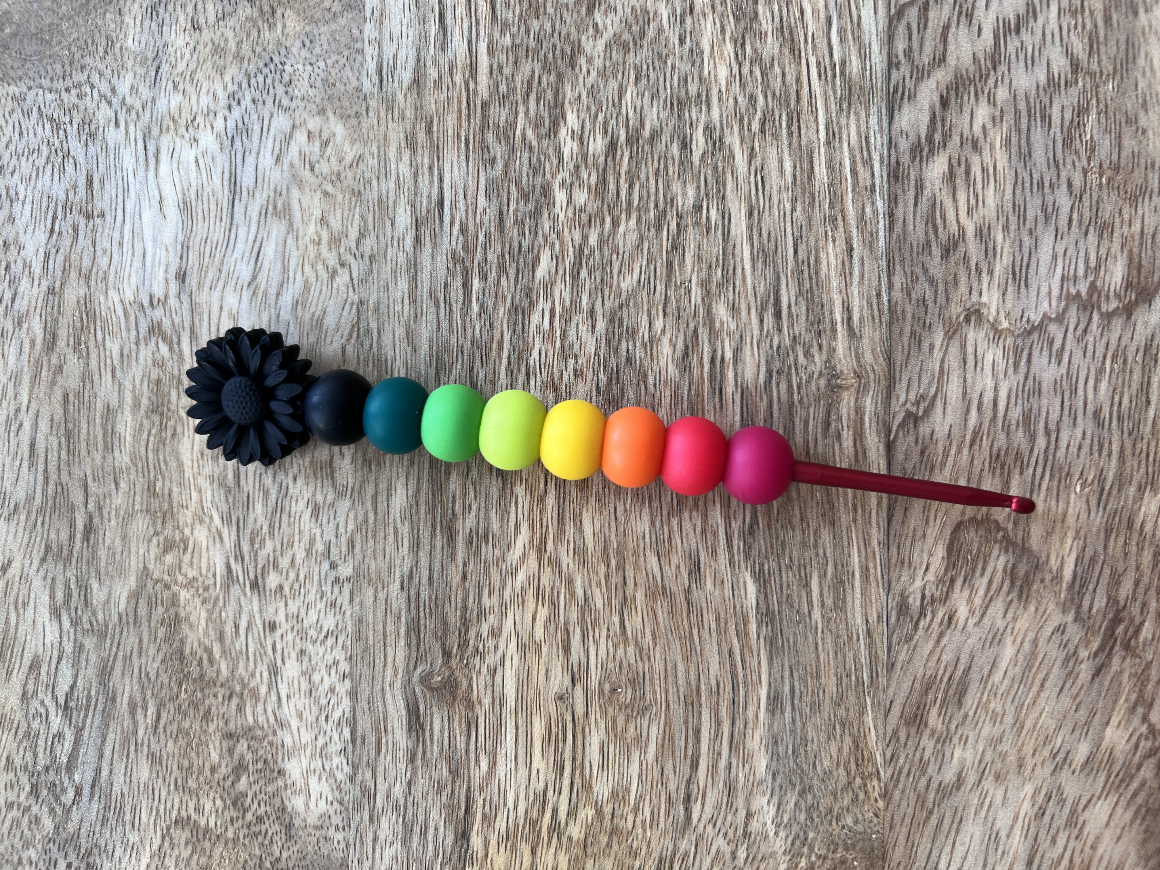 Designový háček 3mm/3,5mm- sedmikráska černá