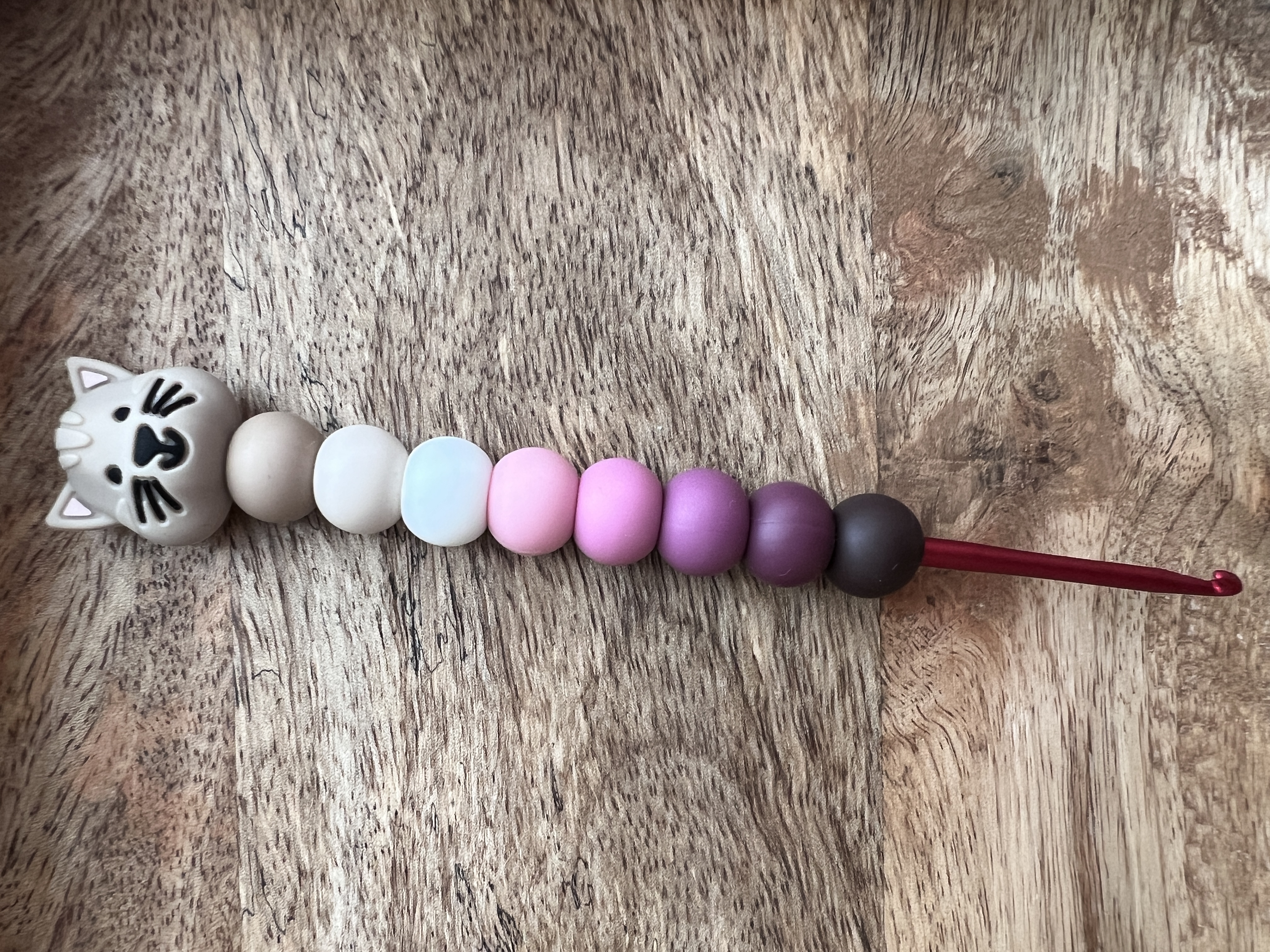 Designový háček 3mm- Kočka (béžová)