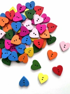 Knoflík dřevěný- BAREVNÉ SRDCE 7ks  / průměr 1,9cm