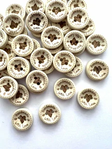 Knoflík dřevěný HANDMADE WITH LOVE- mini-srdce / průměr 1,5 cm
